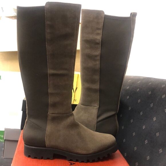 Donald J Pliner Ryker Suede Boot Dark Brown/Oily Suede SZ 8.5 NEW - Picture 1 of 6